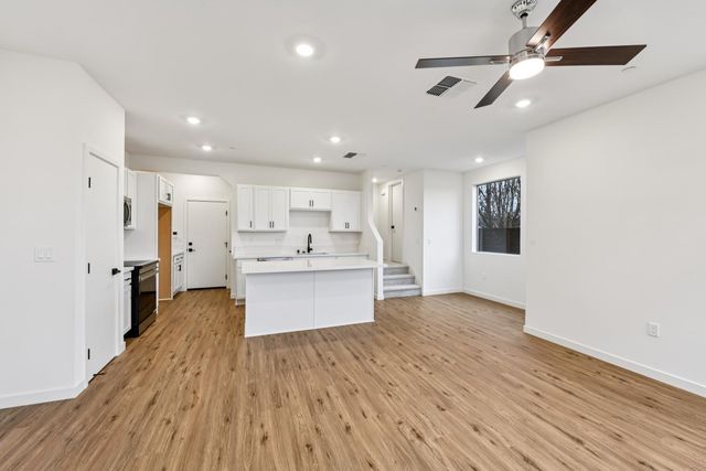 2060 Odin Walk, Sacramento, CA 95835