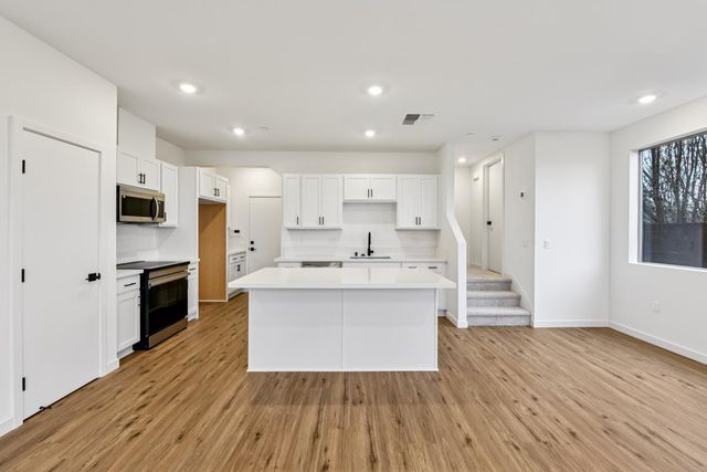 2060 Odin Walk, Sacramento, CA 95835