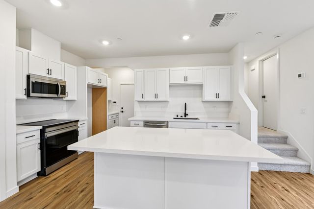 2060 Odin Walk, Sacramento, CA 95835