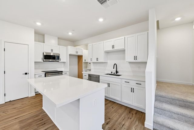 2060 Odin Walk, Sacramento, CA 95835