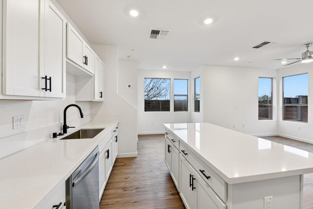 2060 Odin Walk, Sacramento, CA 95835