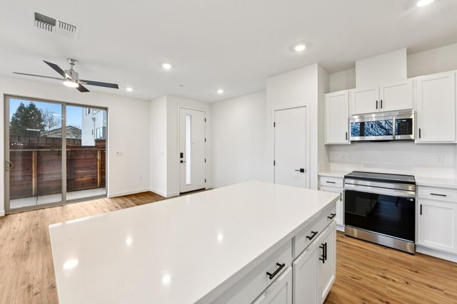 2060 Odin Walk, Sacramento, CA 95835