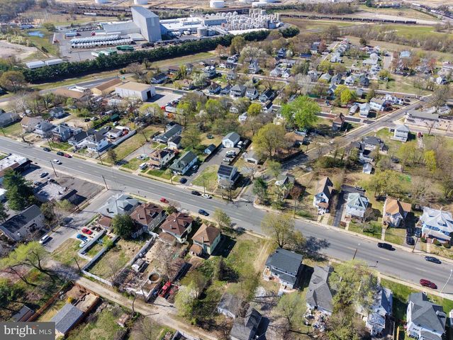 403 W BROAD ST, Paulsboro, NJ 08066