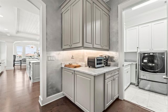 19 BAYFRONT COURT S, St Petersburg, FL 33711