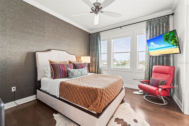 19 BAYFRONT COURT S, St Petersburg, FL 33711