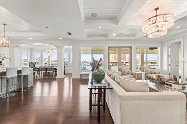 19 BAYFRONT COURT S, St Petersburg, FL 33711