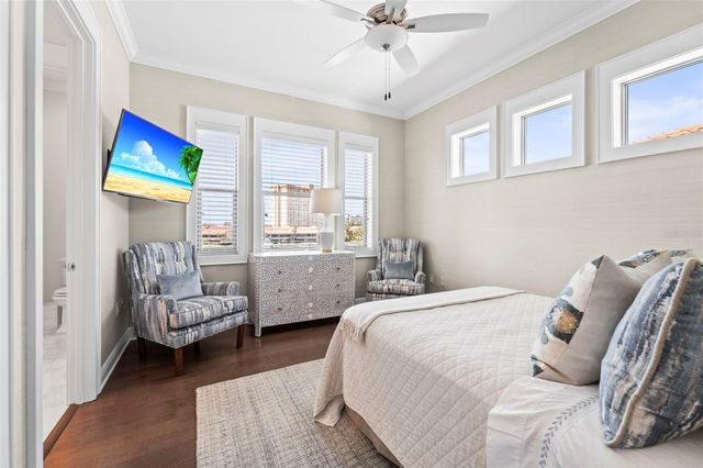 19 BAYFRONT COURT S, St Petersburg, FL 33711