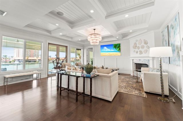 19 BAYFRONT COURT S, St Petersburg, FL 33711