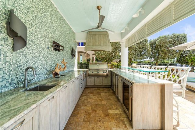 19 BAYFRONT COURT S, St Petersburg, FL 33711