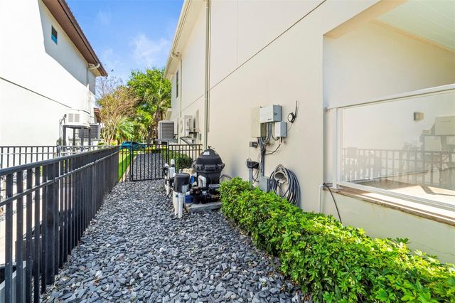 19 BAYFRONT COURT S, St Petersburg, FL 33711