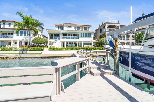 19 BAYFRONT COURT S, St Petersburg, FL 33711