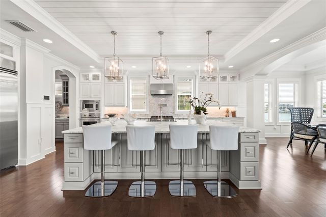 19 BAYFRONT COURT S, St Petersburg, FL 33711