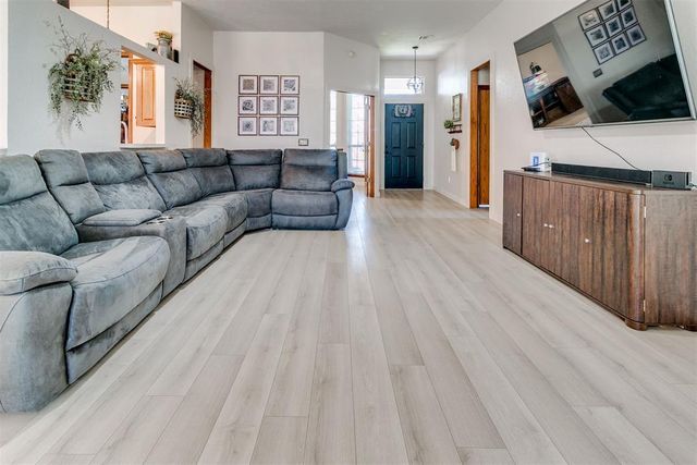 15613 Sandstone Terrace, Moore, OK 73170