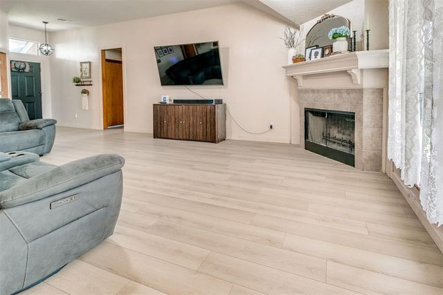 15613 Sandstone Terrace, Moore, OK 73170