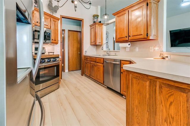 15613 Sandstone Terrace, Moore, OK 73170