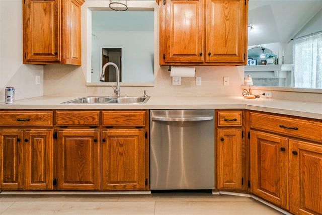15613 Sandstone Terrace, Moore, OK 73170