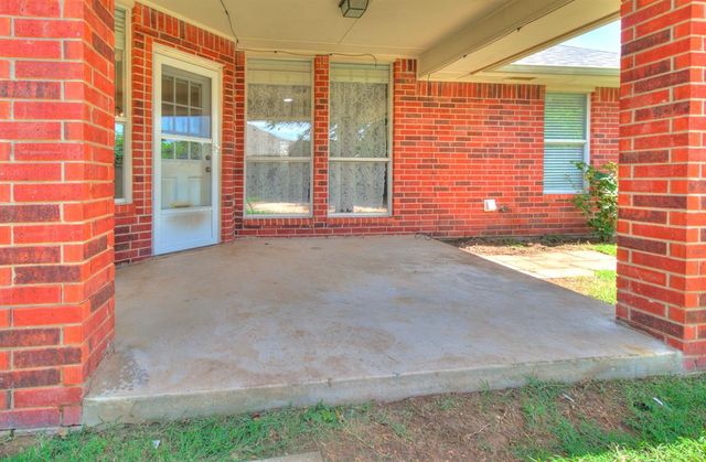 15613 Sandstone Terrace, Moore, OK 73170