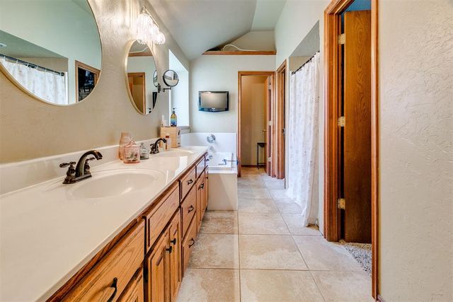 15613 Sandstone Terrace, Moore, OK 73170
