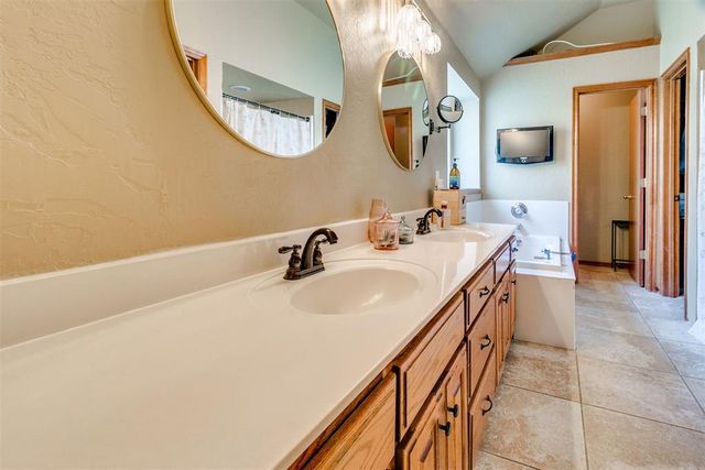15613 Sandstone Terrace, Moore, OK 73170