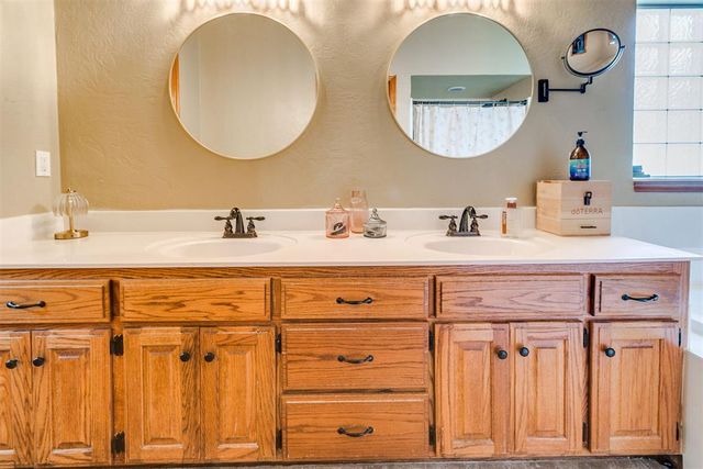 15613 Sandstone Terrace, Moore, OK 73170