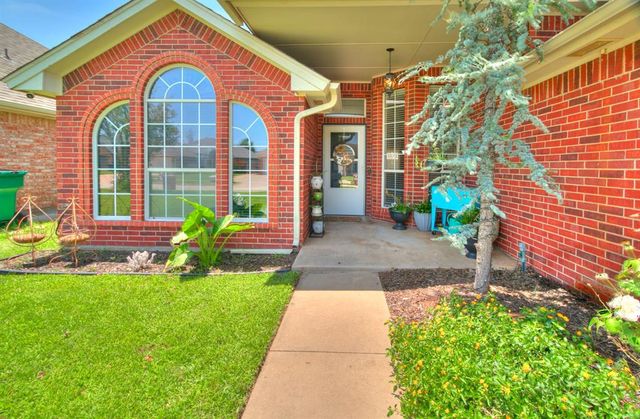 15613 Sandstone Terrace, Moore, OK 73170