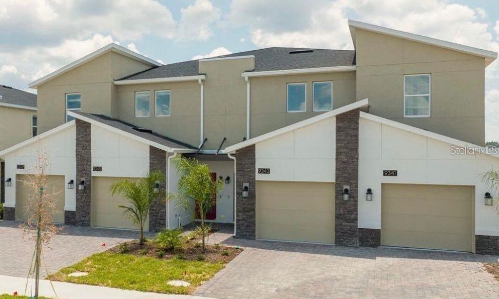 Image 1 of property listing at 9343 SOMMERSET HILLS DRIVE 9343, Davenport, FL 33896
