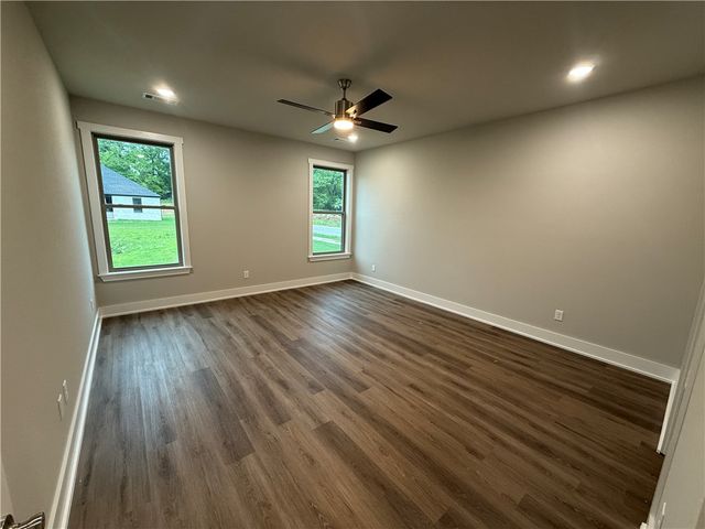 2106 N Dagan Street, Siloam Springs, AR 72761