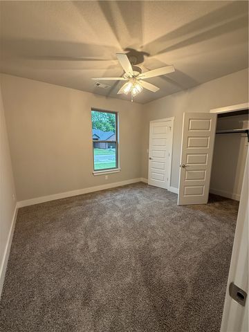 2106 N Dagan Street, Siloam Springs, AR 72761