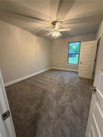 2106 N Dagan Street, Siloam Springs, AR 72761