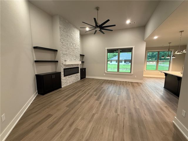 2106 N Dagan Street, Siloam Springs, AR 72761