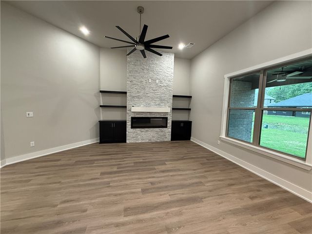 2106 N Dagan Street, Siloam Springs, AR 72761