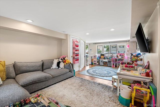 215 N Boston Avenue, Massapequa, NY 11758