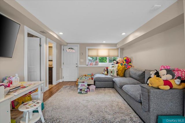 215 N Boston Avenue, Massapequa, NY 11758