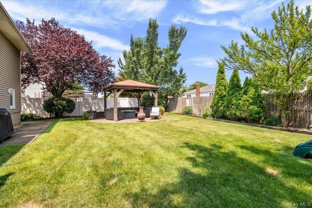 215 N Boston Avenue, Massapequa, NY 11758