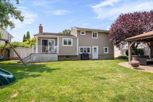 215 N Boston Avenue, Massapequa, NY 11758