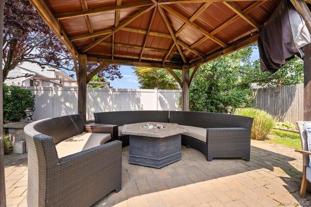 215 N Boston Avenue, Massapequa, NY 11758