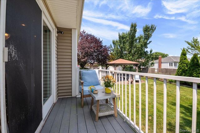 215 N Boston Avenue, Massapequa, NY 11758