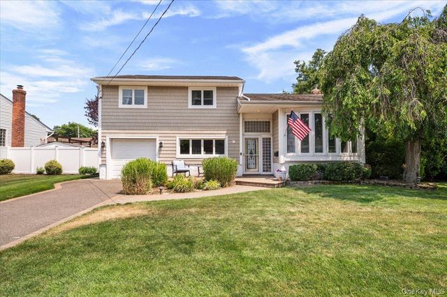 215 N Boston Avenue, Massapequa, NY 11758
