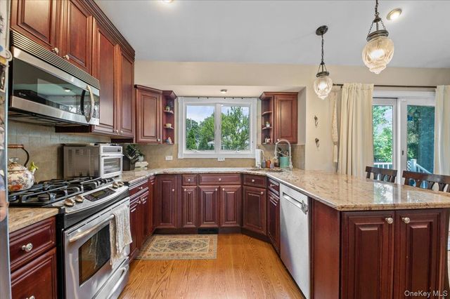 215 N Boston Avenue, Massapequa, NY 11758