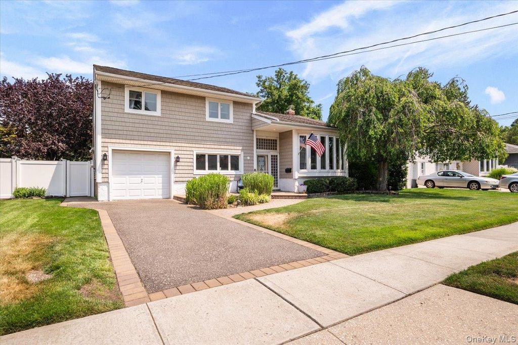 215 N Boston Avenue, Massapequa, NY 11758