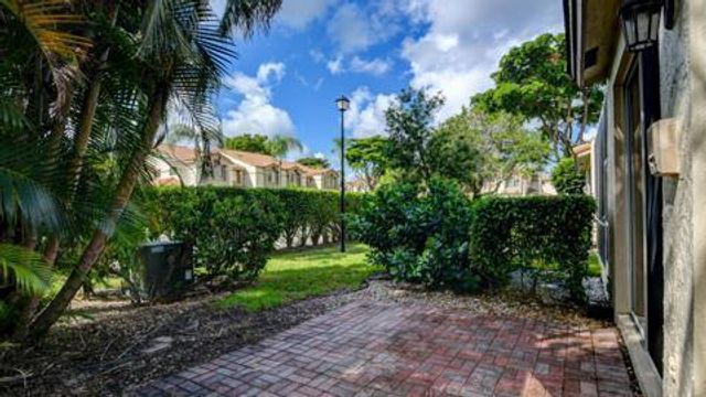 6784 Via Regina, Boca Raton, FL 33433