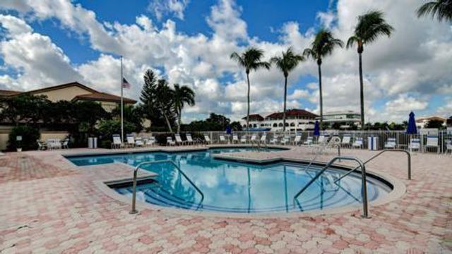 6784 Via Regina, Boca Raton, FL 33433
