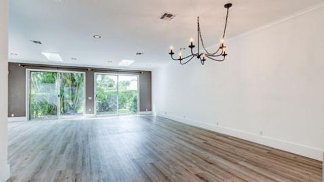 6784 Via Regina, Boca Raton, FL 33433