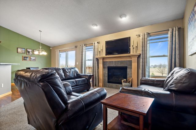 5918 NW 106th Street, Johnston, IA 50131