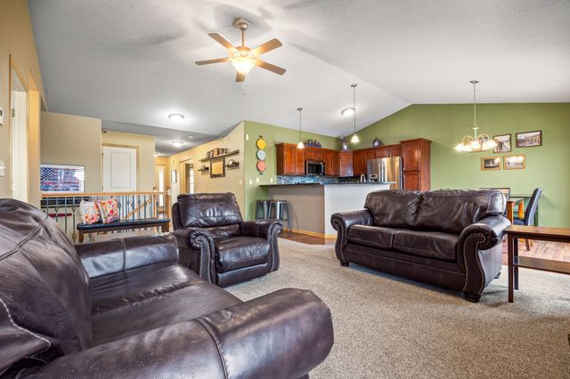 5918 NW 106th Street, Johnston, IA 50131