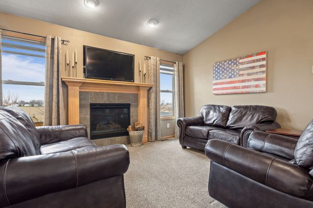 5918 NW 106th Street, Johnston, IA 50131