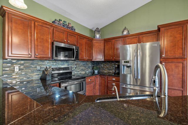 5918 NW 106th Street, Johnston, IA 50131