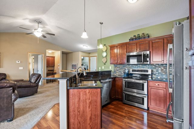 5918 NW 106th Street, Johnston, IA 50131