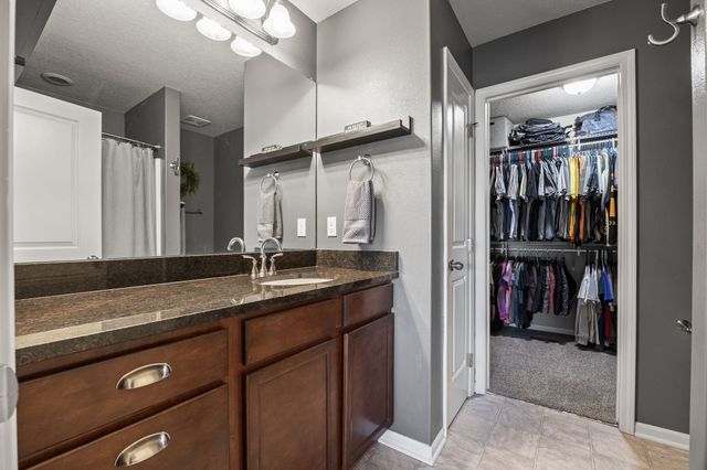 5918 NW 106th Street, Johnston, IA 50131