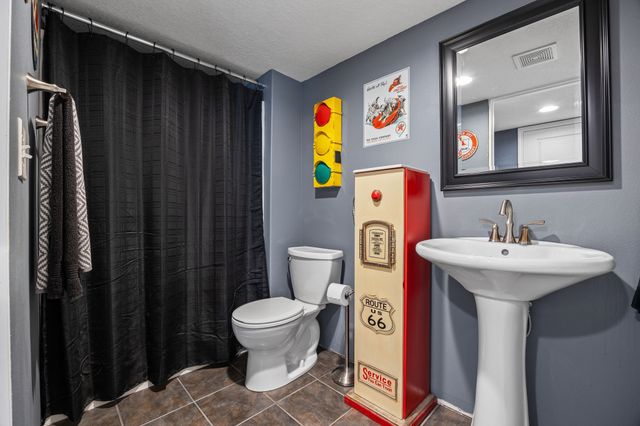 5918 NW 106th Street, Johnston, IA 50131